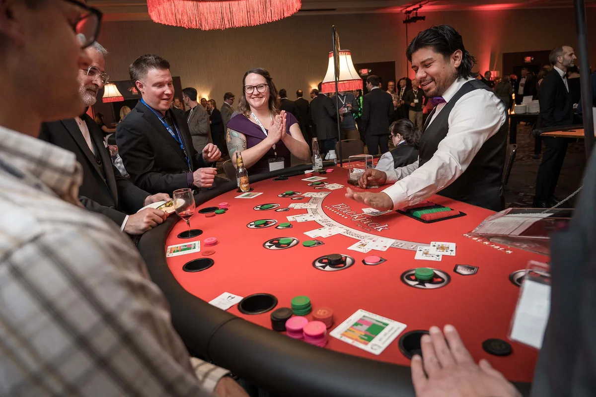 Table de Blackjack pour soirée casino entreprise Paris