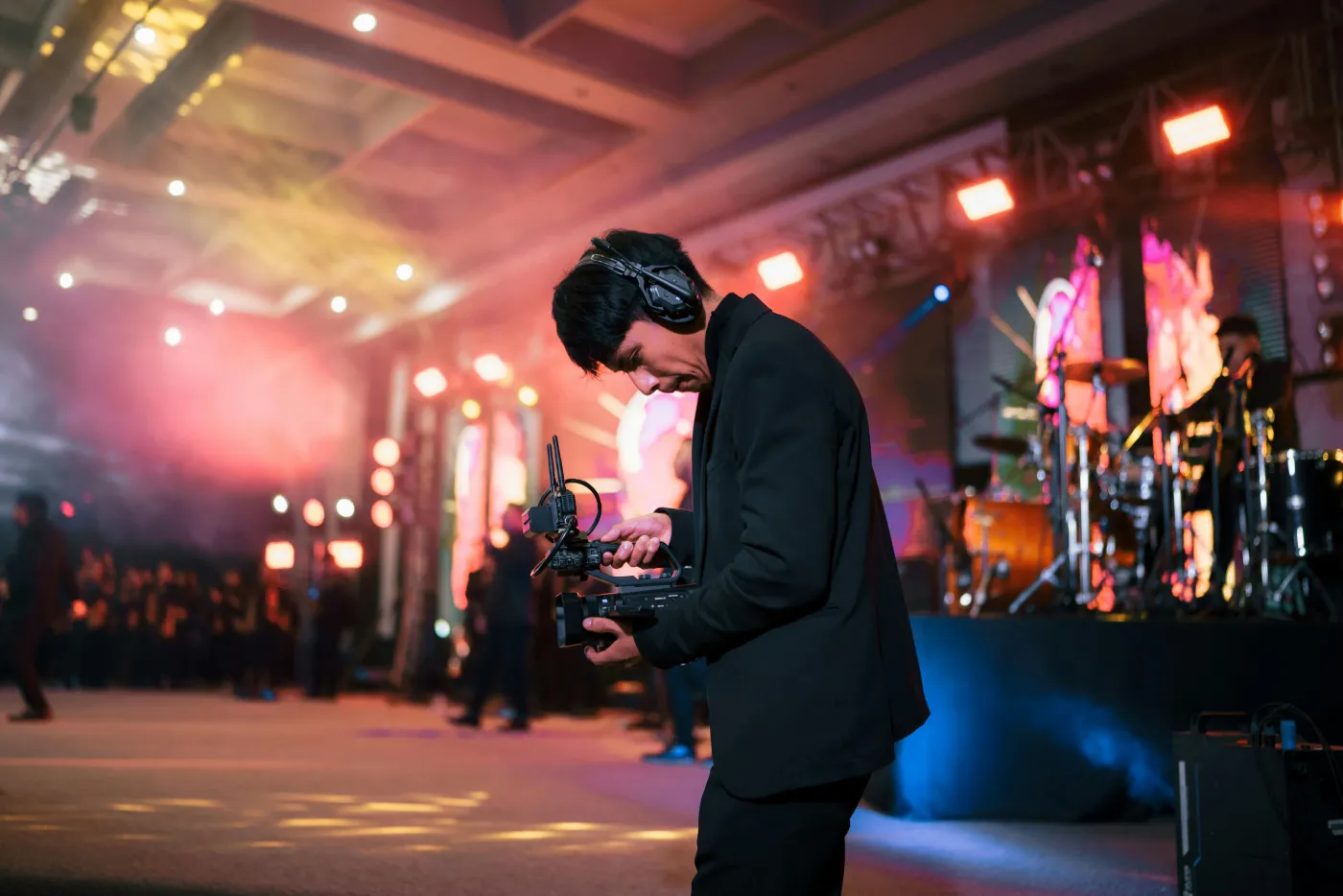 Vidéaste filmant une soirée casino d'entreprise